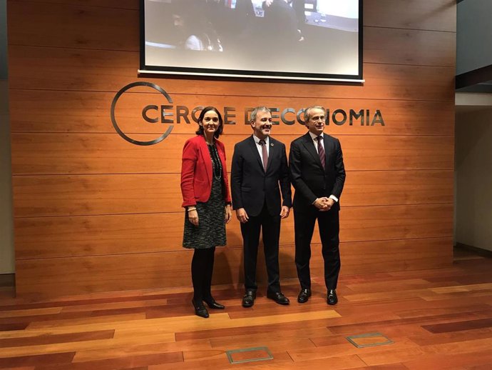 La ministra Reyes Maroto; el primer teniente de alcalde de Barcelona, Jaume Collboni, y el presidente del Cercle dEconomía, Javier Faus