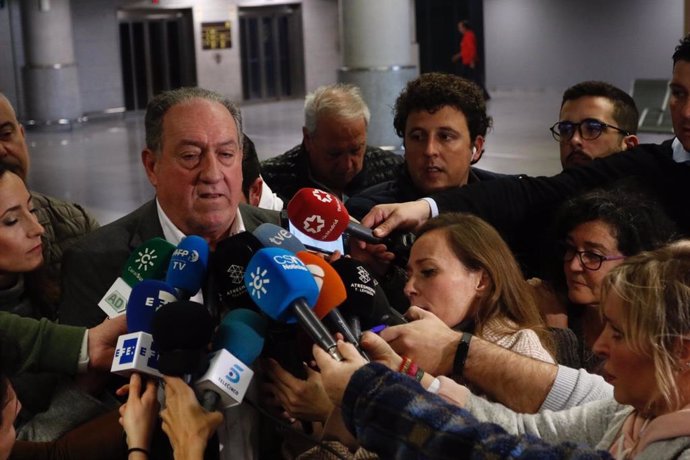 Fútbol.- Junta de Andalucía pide "tranquilidad" ante la llegada del equipo de fú