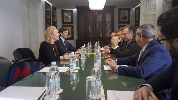 Reunión de diputados del PP con miembros de la Cámara de Comercio de Málaga