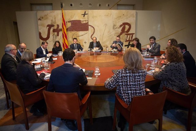 Mesa de la reunión del Consell Executiu después de que Torra en su declaración institucional haya afirmado que habrá adelanto electoral, en Barcelona /Catalunya (España), a 29 de enero de 2020.