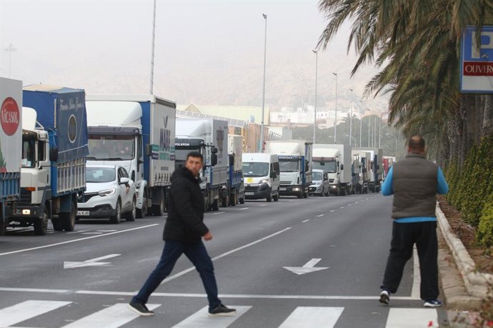 Almería.- El sector hortofrutícola clama contra el ministro "por dar la espalda 