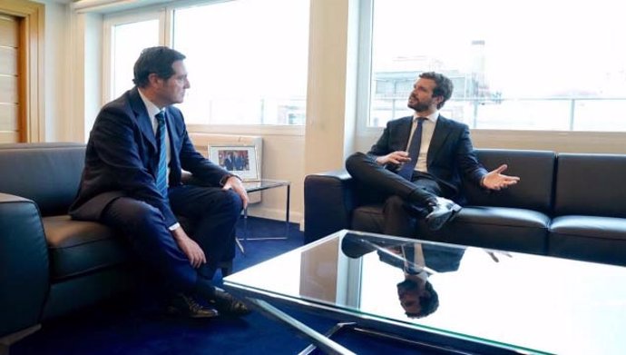 El presidentel del PP, Pablo Casado, se reúne con el presidente de la CEOE, Antonio Garamendi