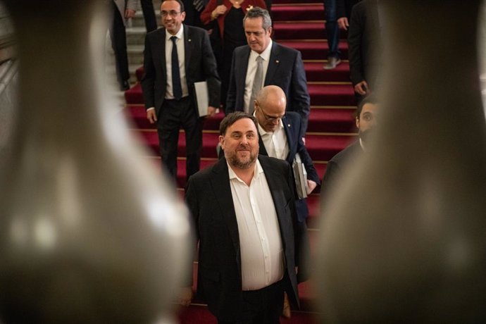 L'exvicepresident de la Generalitat, Oriol Junqueras, baixa les escales del Parlament de Catalunya, 28 de gener del 2020.