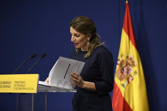 La ministra de Trabajo y Economía Social, Yolanda Díaz, en rueda de prensa tras sus reuniones con asociaciones de trabajadores autónomos,  en Madrid (España)