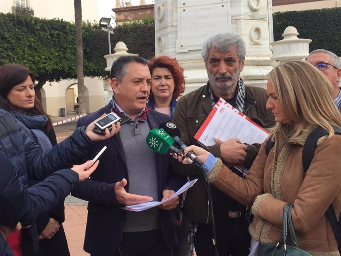Indalecio Gutiérrez (PSOE) hace declaraciones a los medios