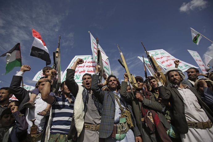 Yemen.- Los huthis aseguran haber atacado instalaciones petroleras y aeropuertos