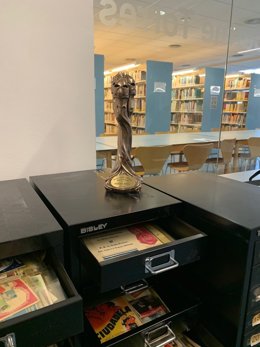 El cineasta Francesc Betriu entrega su Gaudí d'Honor a la Universitat de Lleida