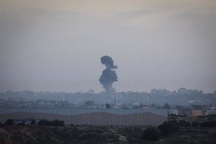 Explosión en la Franja de Gaza durante el bombardeo israelí