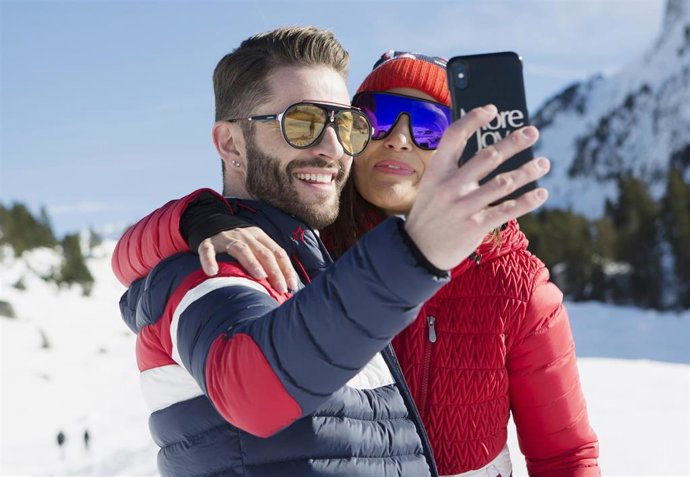 Pelayo Díaz y Paula Echevarría en la nieve