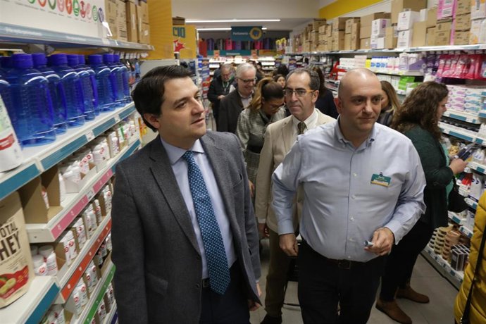 José María Bellido en la tienda Dealz