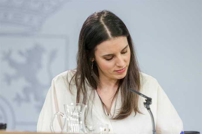 La ministra de Igualdad, Irene Montero, comparece ante los medios de comunicación tras la segunda reunión del Consejo de Ministros del Gobierno de coalición del PSOE y Unidas Podemos y última celebrada en viernes en Moncloa, en Madrid 