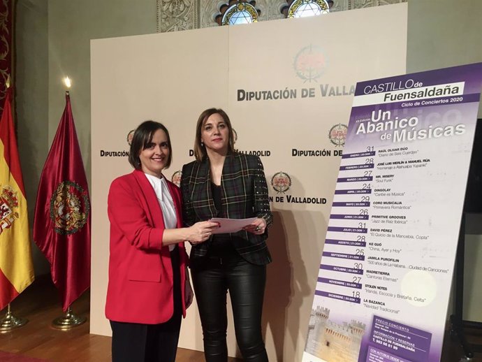 La directora del castillo de Fuensaldaña (Valladolid), Laura Martín, y la diputada y presidenta de Sodeva, Inmaculada Toledano, presentan 'Un abanico de músicas'