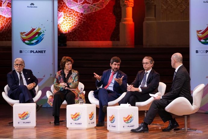  El presidente de Foment del Treball, Josep Sánchez Llibre; el presidente de la Cámara de Barcelona, Joan Canadell; el presidente del Círculo de Economía, Javier Faus, y la consejera en el Banco de España Soledad Núñez.  