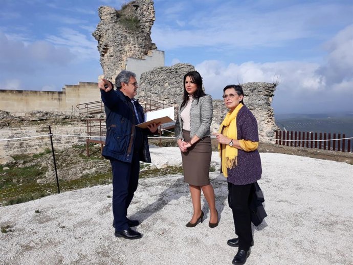 Joyera (centro) visita Aguilar de la Frontera