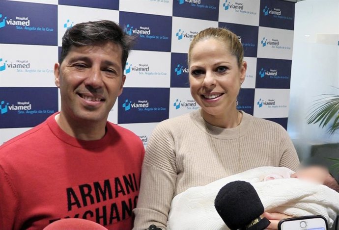 Pastora Soler con su marido y su hija Vega