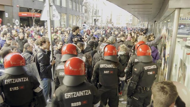 Piquetes en las puertas de El Corte Inglés en Bilbao.