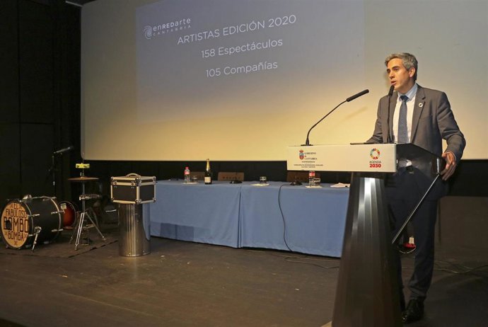 El vicepresidente y consejero de Universidades, Igualdad, Cultura y Deporte, Pablo Zuloaga presenta el programa EnREDarte 2020