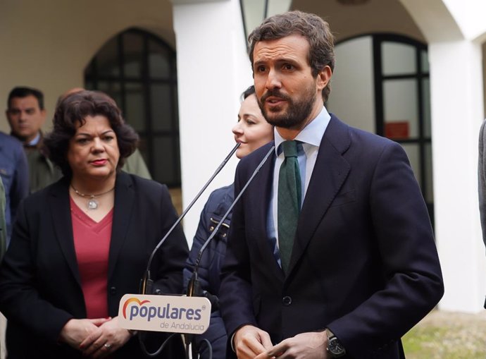 Declaraciones del presidente nacional del PP, Pablo Casado, durante la visita a  la industria aceitera Framoliva en Huévar del Aljarafe (Sevilla) a 30 de enero del 2020