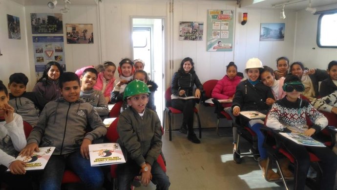 Alumnos de Vícar en el autobús de 'Segurito'