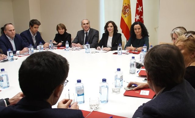 Imágen de recurso de la reunión de Ayuso y Ruiz Escudero con expertos para hacer frente al coronavirus