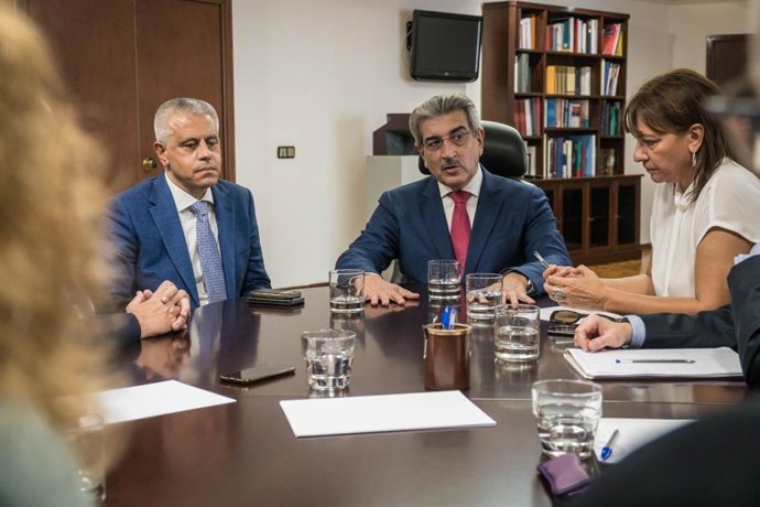 El vicepresidente y consejero de Hacienda del Gobierno de Canarias, Román Rodríguez