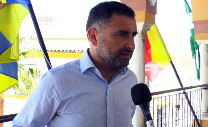 El alcalde de Moguer, Gustavo Cuéllar.