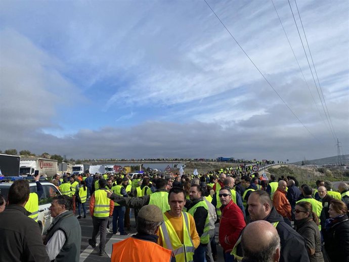 Portesta de los olivareros en la A-316