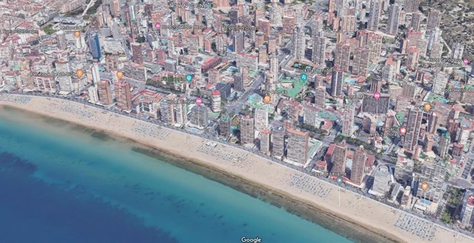 Vista de la playa de Levante de Benidorm, con su 'sky line'.
