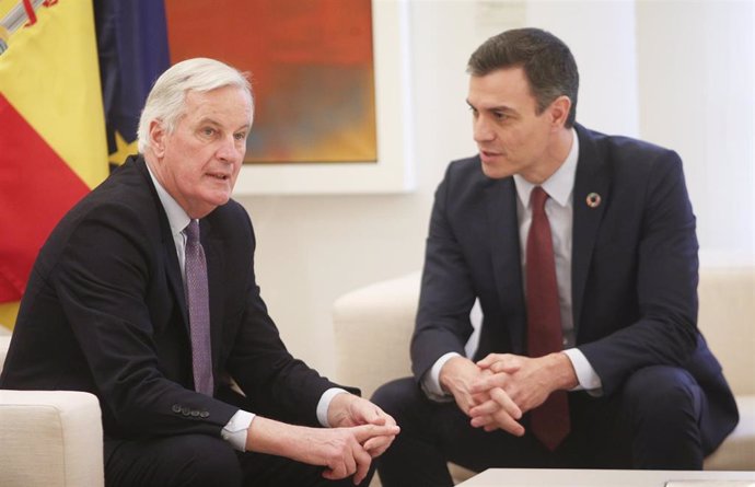 El Negociador Jefe de la Unión Europea para el Brexit, Michel Barnier (izq) y el presidente del Gobierno, Pedro Sánchez (dech)