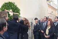 Moreno reivindica a Jiménez-Becerril: "Hay que avanzar para que nadie reescriba historia del dolor de sociedad española"