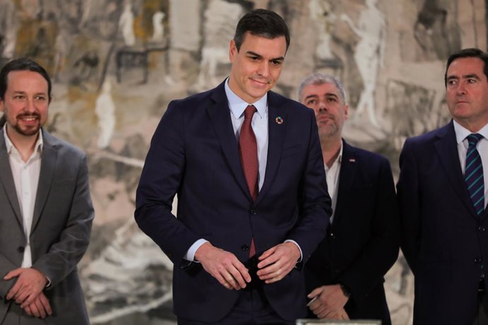 El president del Govern, Pedro Sánchez, signa l'acord de pujada del Salari Mínim Interprofessional (SMI), en La Moncloa /Madrid (Espanya), a 30 de gener de 2020.