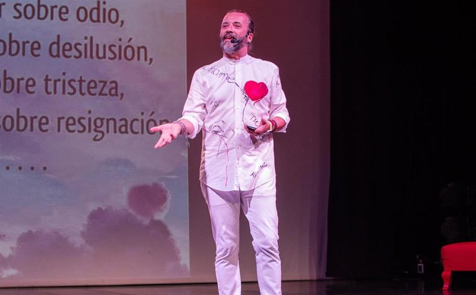 Ángel Rielo sobre el escenario