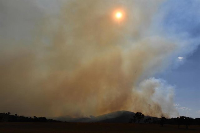 Un incendio forestal a 30 kilómetros al sur de Canberra 