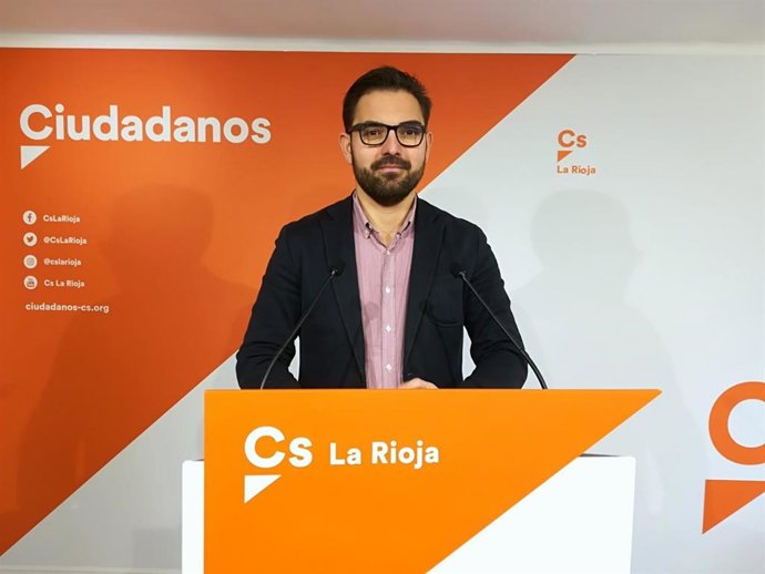 El exportavoz del Grupo Parlamentario de Ciudadanos, Diego Ubis apoya a los críticos del partido, que piden dar más voz a la militancia y menos poder al Comité Ejecutivo. La plataforma se reúne en Barcelona.
