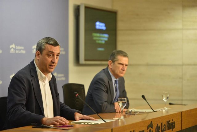 El portavoz del Gobierno de La Rioja, Chus del Río, junto al consejero de Hacienda, Celso González