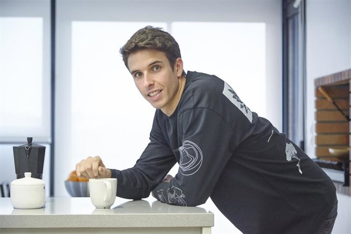 El piloto de Moto GP Alex Márquez firma un acuerdo con Metrovacesa