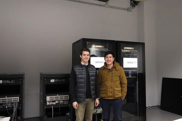 Francisco Prieto y Ngoc Bao Lai, dos investigadores de la Universidad Loyola que visitarán los próximos meses los laboratorios del Massachusetts Institute of Technology (MIT).
