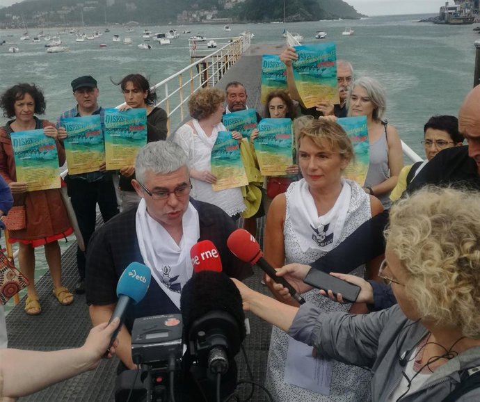 El portavoz de Etxerat, Urtzi Errazkin, en una comparencia ante los medios informativos