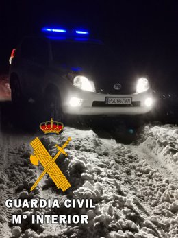 Operativo de la Guardia Civil para rescatar a una familia que había quedado desorientada a más de dos mil metros de altitud en una sierra de Almería
