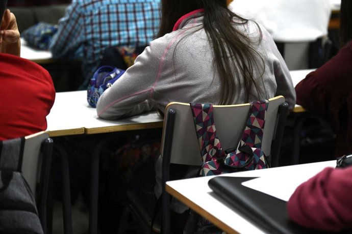 Alumnos del Programa de Bachillerato de Excelencia del Instituto San Mateo durante una de sus clases, en Madrid (España), a 20 de diciembre de 2019.