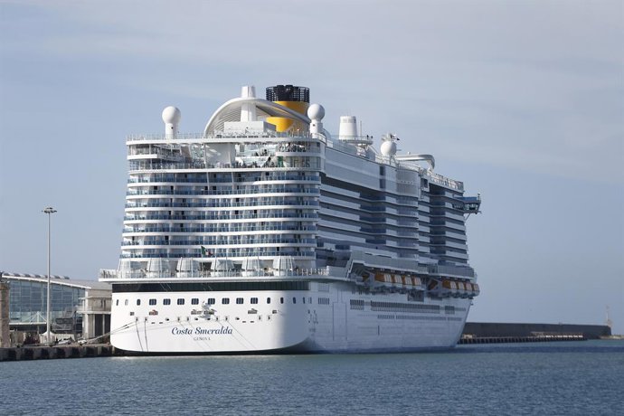Crucero Costa Smeralda, bloqueado en el puerto de Civitavecchia.