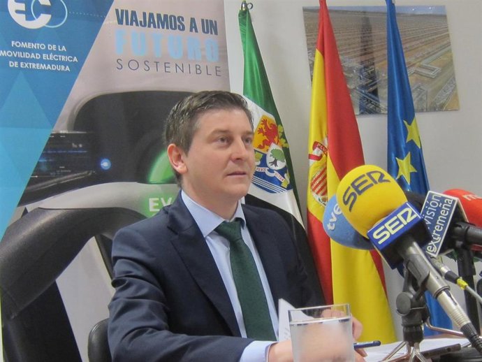 El director general de Industria, Energía y Minas, Samuel Ruiz,