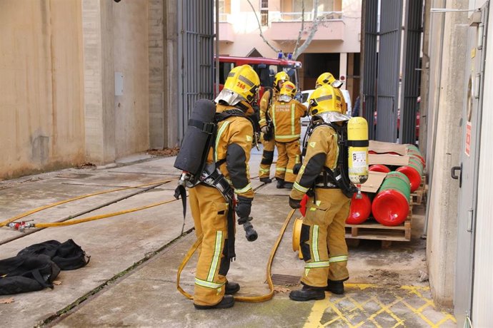 Simulacro en la subestación eléctrica SE Coliseu, con la colaboración de Bomberos de Palma.