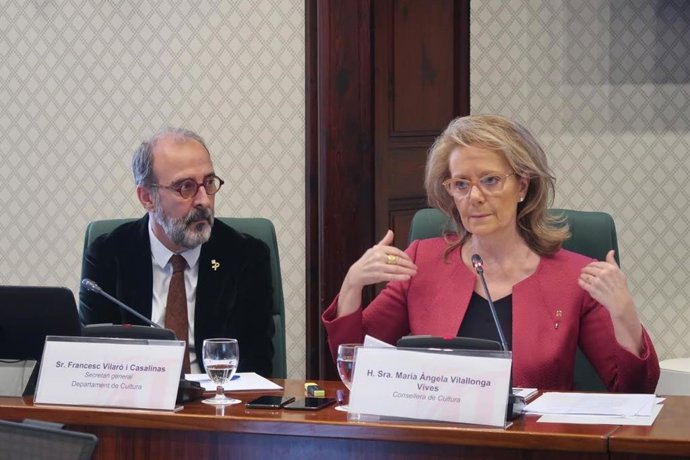 La Consellera De Cultura M.Vilallonga En El Parlament