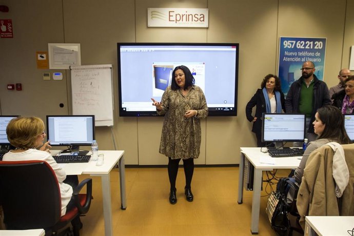 La vicepresidenta primera de la Diputación de Córdoba, Dolores Amo, clausura la acción formativa Servicios de licitación electrónica para órganos de contratación de asistencia en la plataforma de contratación del sector público