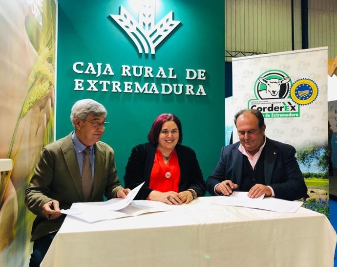 Firma convenio Corderex-Caja Rural