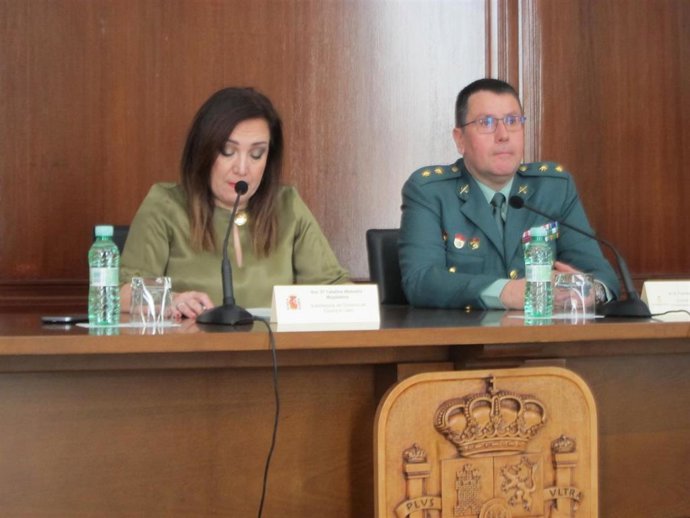La subdelegada del Gobierno en Jaén, Catalina Madueño, junto con el teniente coronel jefe dela Comandancia de la Guardia Civil en Jaén, Francisco José Lozano
