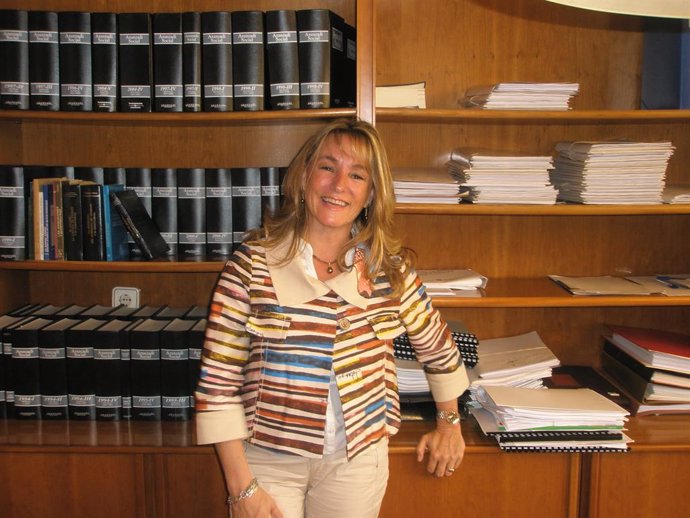 Ana Beriain, reelegida presidenta de la FEEC  