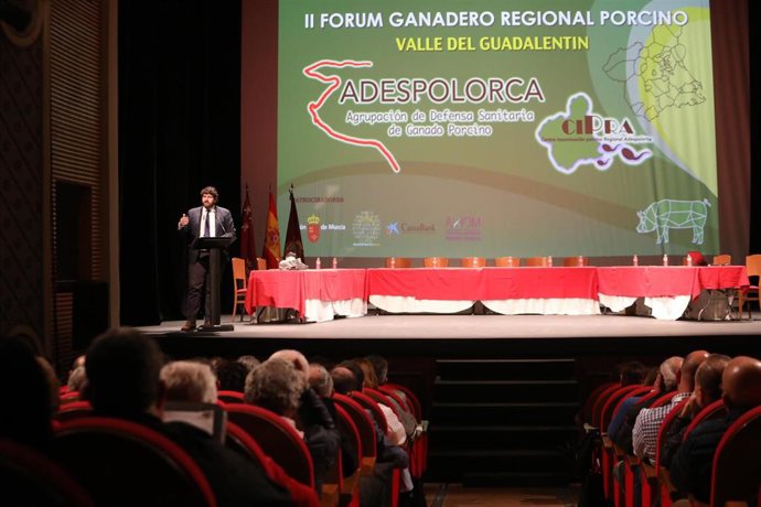 Fotos/ El Presidente De La Comunidad Inaugura El Ii Fórum Ganadero De Porcino De La Región De Murcia