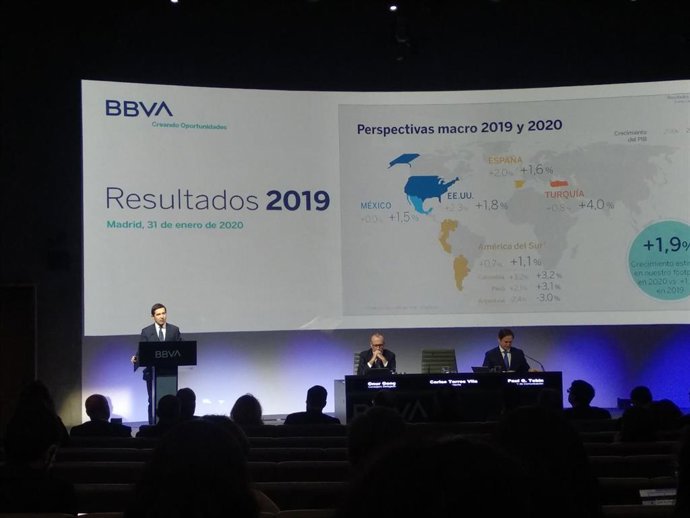 El presidente de BBVA, Carlos Torres, y el consejero delegado de la entidad, Onur Gen, presentan los resultados de 2019.